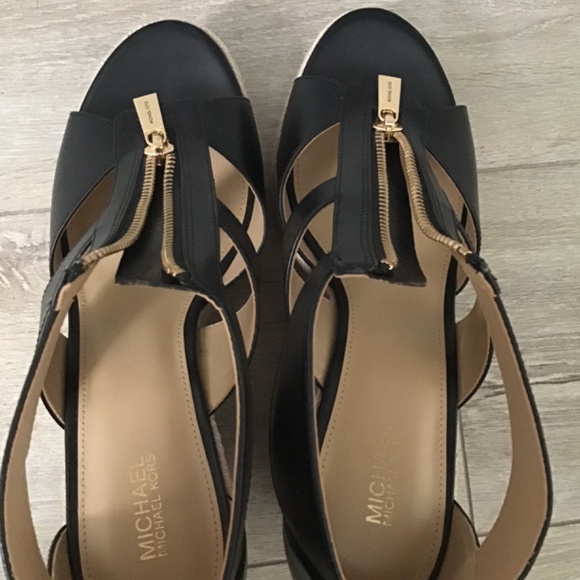 Like New Black leather Michael Kors Damita raffia wedges size 8.5 - Picture 2 of 3